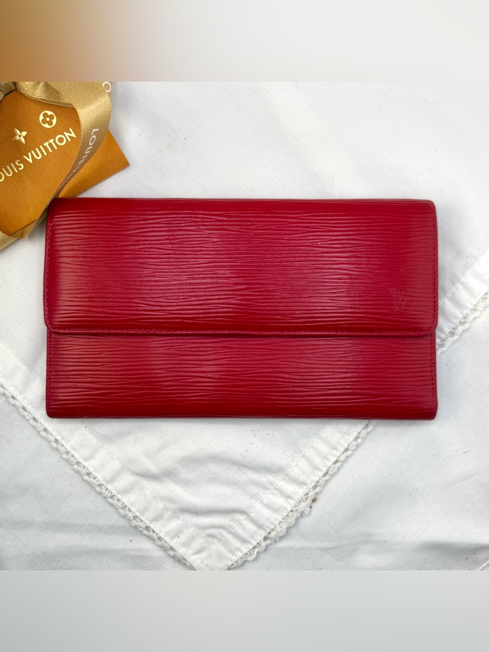 AUTHENTIC Sarah Wallet. Red Epi leather.